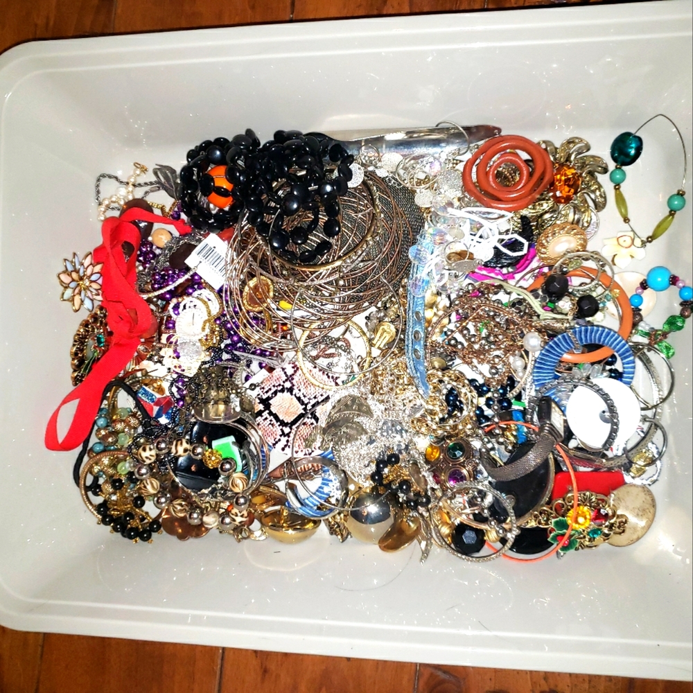 Junk jewelry/beads